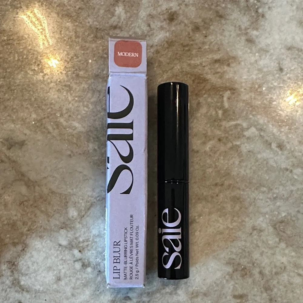 Saie Lip Blur in Modern NWT